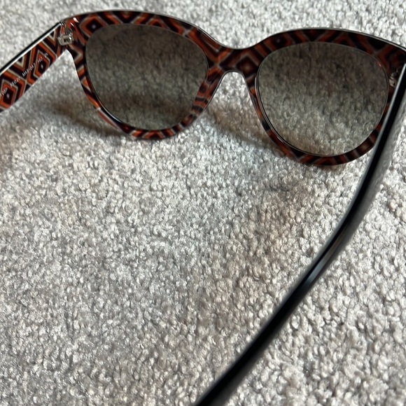 100% authentic PRADA sunglasses - Picture 3 of 4